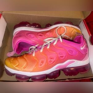 Nike Vapormax Plus “Laser Fuchsia Psychic Pink” Women’s Size 11